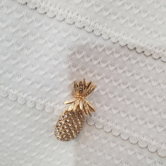 Brand new white skirt - Picture 2 of 3